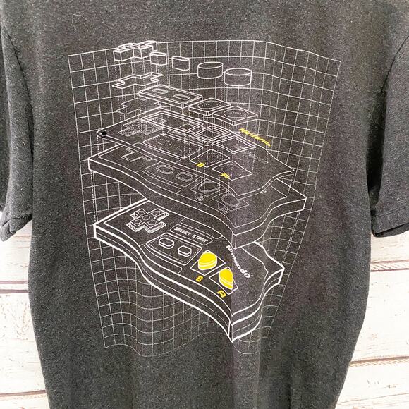 NINTENDO ENTERTAINMENT SYSTEM Controller Shirt Sz M - Picture 3 of 5